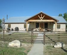 United States Texas Uvalde vacation rental compare prices direct by owner 28023455