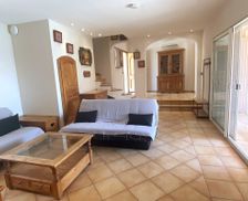 France Provence-Alpes-Côte d'Azur Arles vacation rental compare prices direct by owner 27608672