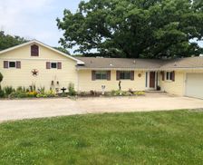 United States Iowa Carlisle vacation rental compare prices direct by owner 29472020