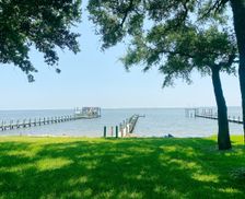 United States Florida Carrabelle vacation rental compare prices direct by owner 28076033