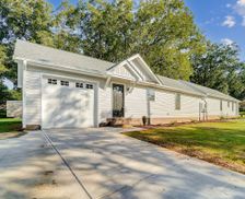 United States North Carolina Lincolnton vacation rental compare prices direct by owner 28990271