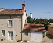 France Nouvelle-Aquitaine Lathus-Saint-Rémy vacation rental compare prices direct by owner 33000098