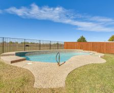 United States Texas Sanger vacation rental compare prices direct by owner 33105480