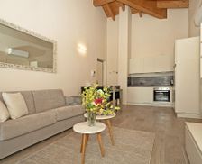 Italy Lombardia Toscolano Maderno vacation rental compare prices direct by owner 32732009