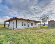 United States Texas Del Valle vacation rental compare prices direct by owner 32932025