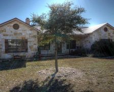 United States Texas Uvalde vacation rental compare prices direct by owner 2224355