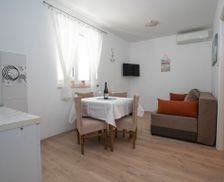 Croatia Zadarska županija Sveti Filip i Jakov vacation rental compare prices direct by owner 19010873