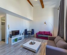 France Provence-Alpes-Côte d'Azur Avignon vacation rental compare prices direct by owner 33461028