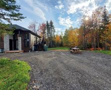 Canada Quebec Petite-Rivière-Saint-François vacation rental compare prices direct by owner 2126314