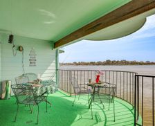 United States Texas Willis vacation rental compare prices direct by owner 251056