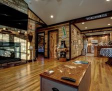 United States North Carolina Asheville vacation rental compare prices direct by owner 2764031