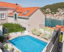 Croatia Splitsko-dalmatinska županija Pučišća vacation rental compare prices direct by owner 13111514