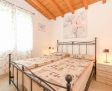 Italy Lombardia Piovere vacation rental compare prices direct by owner 11952846