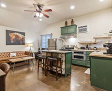 United States Texas Fort Worth vacation rental compare prices direct by owner 11808616
