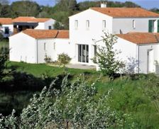 France Nouvelle-Aquitaine Dolus-d'Oléron vacation rental compare prices direct by owner 13097476