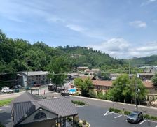 United States Tennessee Gatlinburg vacation rental compare prices direct by owner 23647264