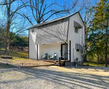 United States Arkansas Fayetteville vacation rental compare prices direct by owner 24638899
