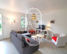 France Provence-Alpes-Côte d'Azur Hyères vacation rental compare prices direct by owner 13223576