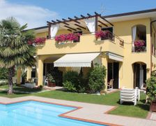 Italy Veneto Lazise vacation rental compare prices direct by owner 10210072