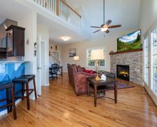 United States North Carolina Penrose vacation rental compare prices direct by owner 28921292