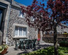 France Auvergne-Rhône-Alpes Murol vacation rental compare prices direct by owner 27728041