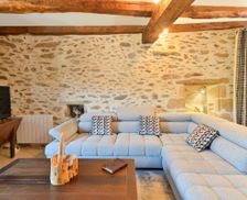 France Auvergne-Rhône-Alpes Leynhac vacation rental compare prices direct by owner 15485209