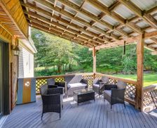 United States New York Livingston Manor vacation rental compare prices direct by owner 27250829
