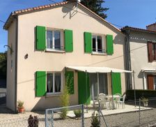 France Nouvelle-Aquitaine Lizant vacation rental compare prices direct by owner 28851419