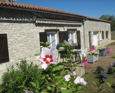 France Nouvelle-Aquitaine Saint-Martin-l'Ars vacation rental compare prices direct by owner 27844276