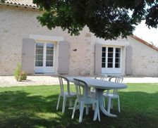 France Nouvelle-Aquitaine Champagné-Saint-Hilaire vacation rental compare prices direct by owner 28442958