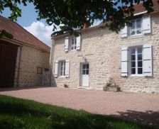 France Auvergne Saint-Priest-dʼAndelot vacation rental compare prices direct by owner 4356440