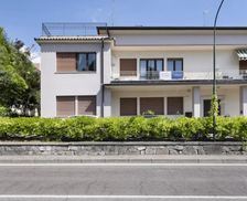 Italy Veneto Peschiera del Garda vacation rental compare prices direct by owner 23633250