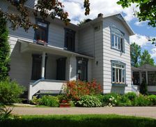 Canada Quebec Saint-Joseph-de-la-Rive vacation rental compare prices direct by owner 19253022