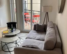 France Île-de-France Courbevoie vacation rental compare prices direct by owner 28813024