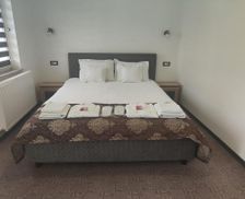 Romania Gorj Târgu Jiu vacation rental compare prices direct by owner 13420423