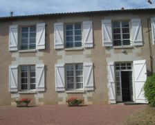 France Nouvelle-Aquitaine Saint-Jean-de-Sauves vacation rental compare prices direct by owner 26901074