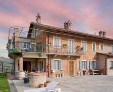 Italy Piedmont Monforte dʼAlba vacation rental compare prices direct by owner 16080235