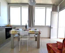 Italy Puglia Torre dell'Orso vacation rental compare prices direct by owner 4737394