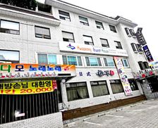 South Korea Gyeonggi-do Suwon vacation rental compare prices direct by owner 29493674