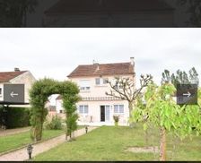 France Auvergne Lapalisse vacation rental compare prices direct by owner 28330931