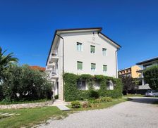 Italy Veneto Torri del Benaco vacation rental compare prices direct by owner 16374875