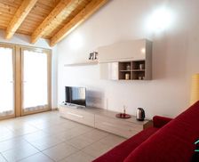 Italy Lombardia Travedona Monate vacation rental compare prices direct by owner 33234464