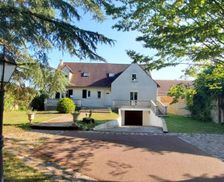 France Yvelines Le Mesnil-Saint-Denis vacation rental compare prices direct by owner 12203858