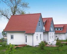 Germany Mecklenburg-Pomerania Kummerow vacation rental compare prices direct by owner 5028215