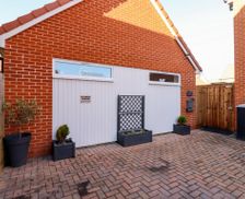 United Kingdom East Anglia Frinton-on-Sea vacation rental compare prices direct by owner 33707543