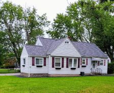 United States New York West Seneca vacation rental compare prices direct by owner 35568966