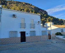 Spain Andalucía Algodonales vacation rental compare prices direct by owner 35681421