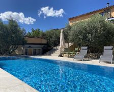 France Provence-Alpes-Côte d'Azur Saint-Saturnin-lès-Apt vacation rental compare prices direct by owner 33458983