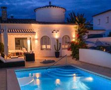 Spain Girona Empuriabrava vacation rental compare prices direct by owner 27524319