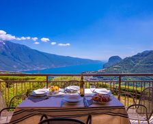 Italy Lombardy Tremosine Sul Garda vacation rental compare prices direct by owner 6473235